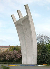Luftbrückendenkmal, Berlin-Tempelhof, photographiert von Ingrid Strauch am 02.05.2002